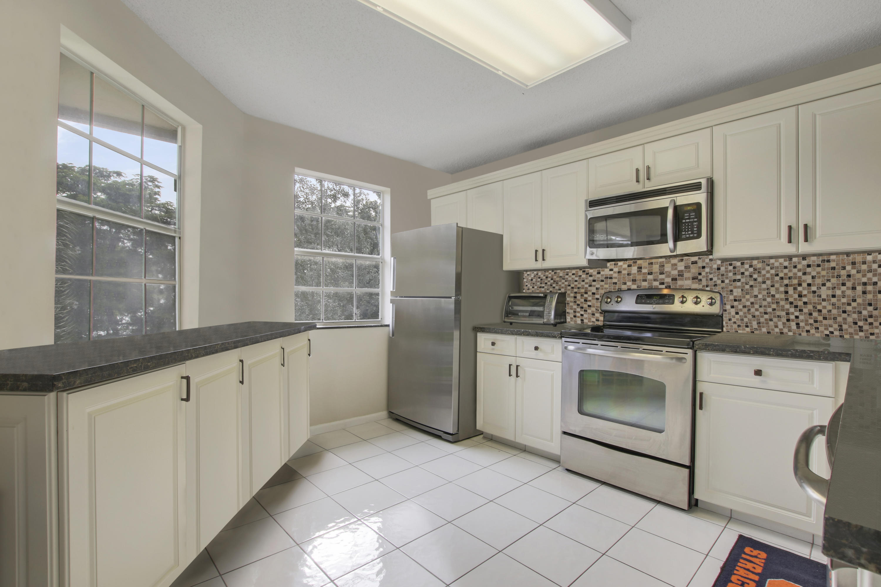 6511 Via Regina Boca Raton, FL 33433 - Photo 4 of 15 KITCHEN