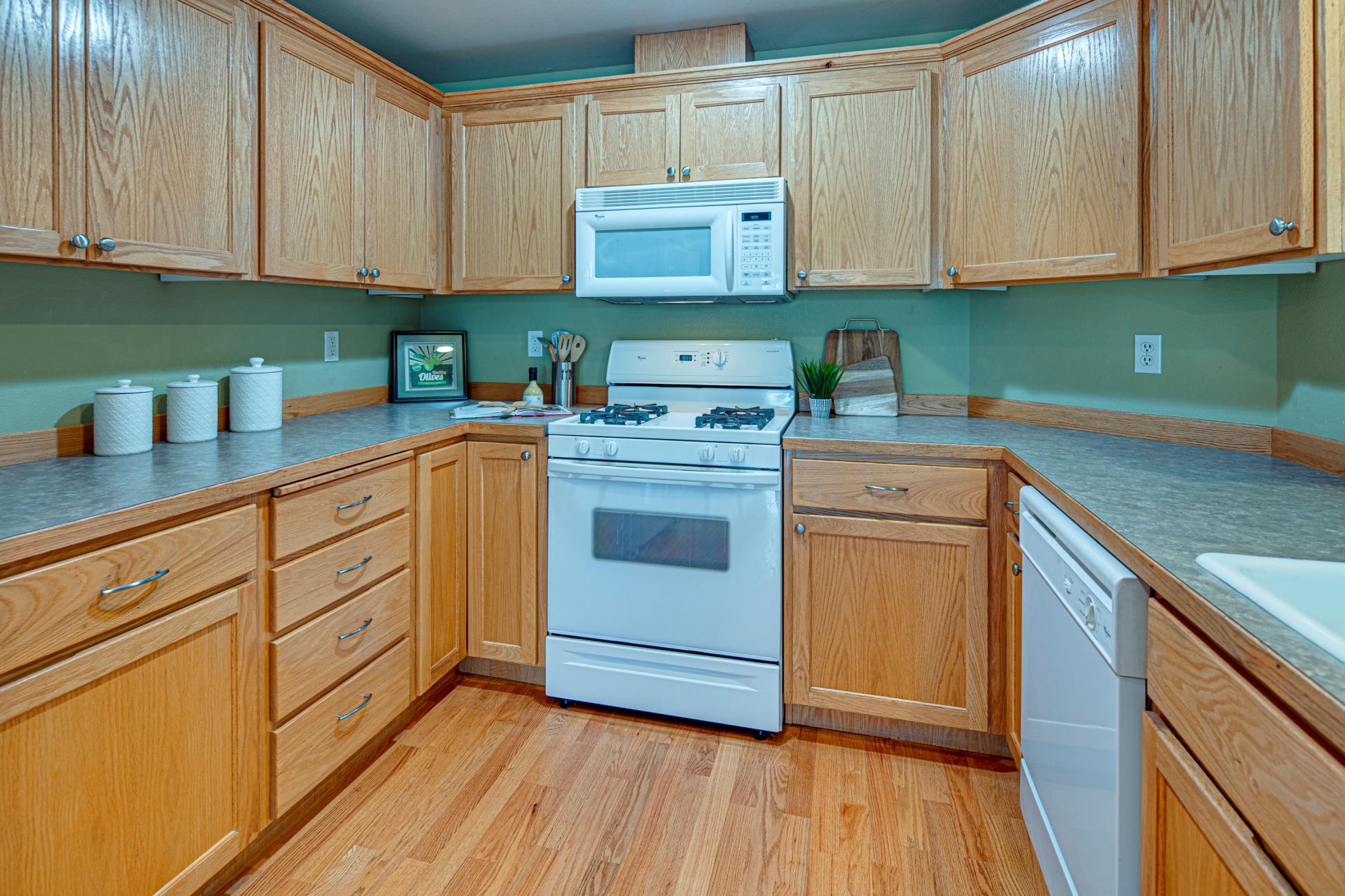 2021 Southwest 38th Street Redmond, OR 97756 - Photo 24 of 36 batch_2021SW38-112