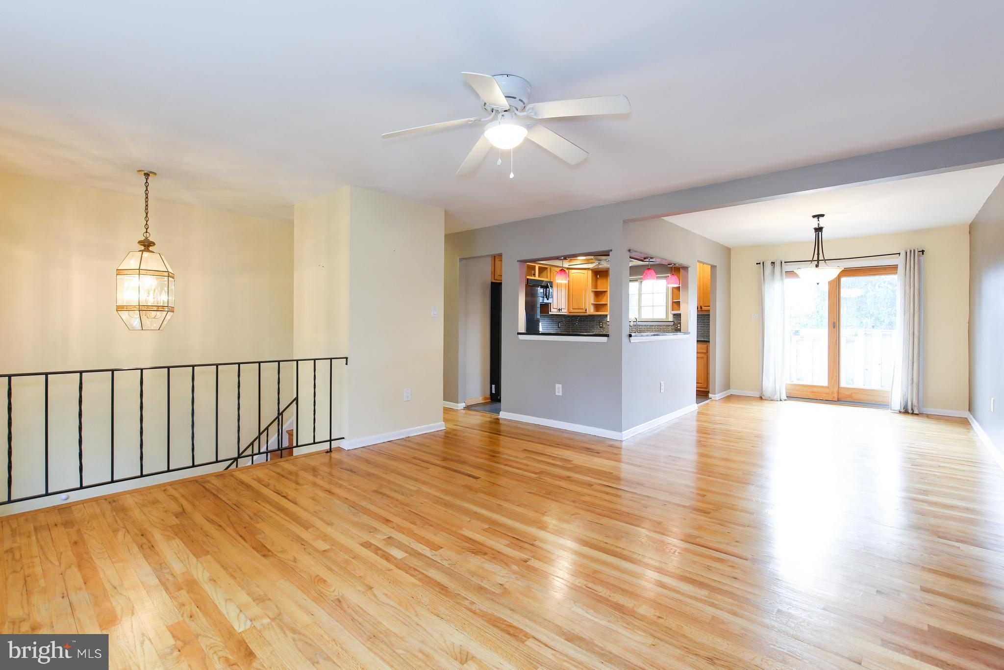 118 Dandelion Drive Hockessin, DE 19707 - Photo 3 of 24 Living Room into Dining/Kitchen