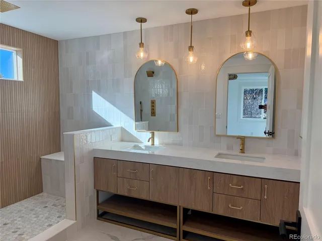 a view of entryway with a space