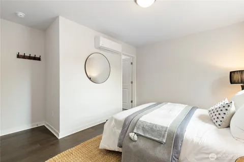 $1,225,000 | 1429 8th Avenue Northeast, Unit 8, Issaquah, WA 98029