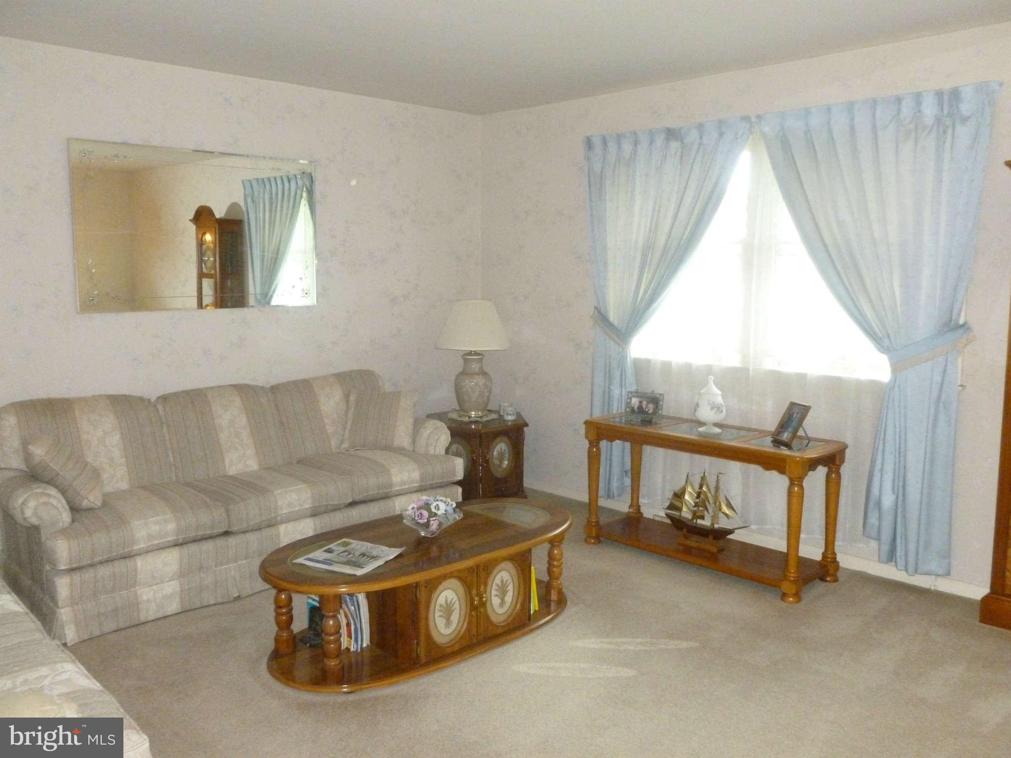419 Rockway Road Baltimore, MD 21228 - Photo 2 of 12 Living Room