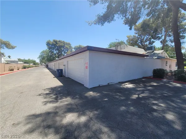 $1,250 | 629 East Pecos Way, Las Vegas, NV 89121
