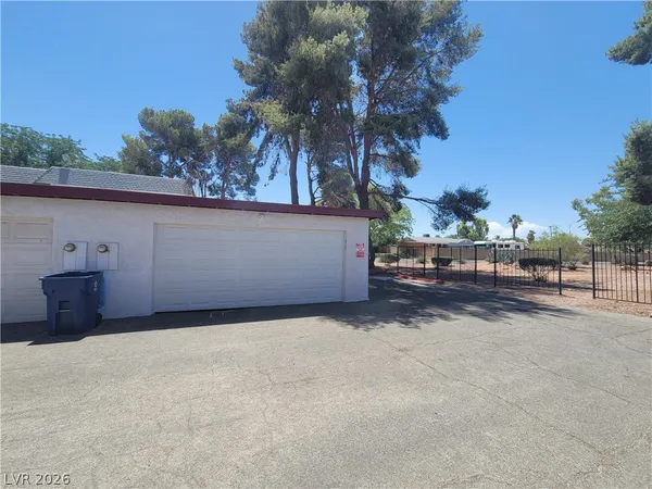 $1,250 | 629 East Pecos Way, Las Vegas, NV 89121