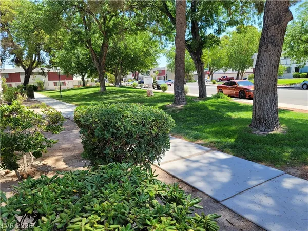 $1,250 | 629 East Pecos Way, Las Vegas, NV 89121