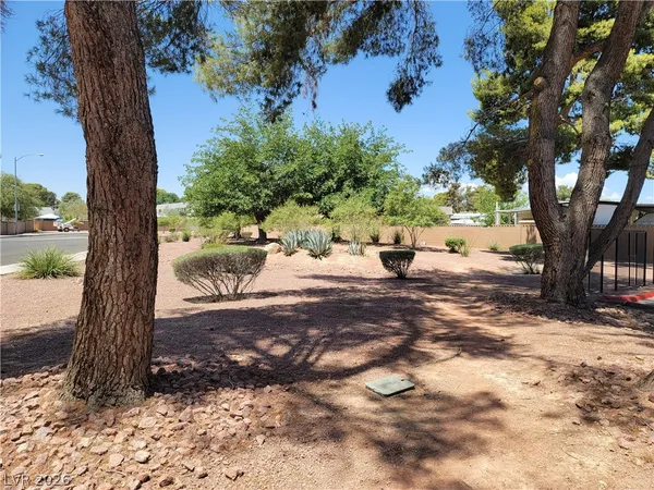$1,250 | 629 East Pecos Way, Las Vegas, NV 89121