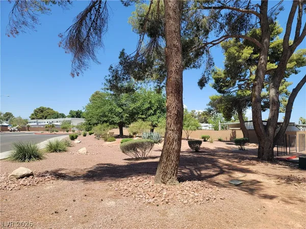 $1,250 | 629 East Pecos Way, Las Vegas, NV 89121