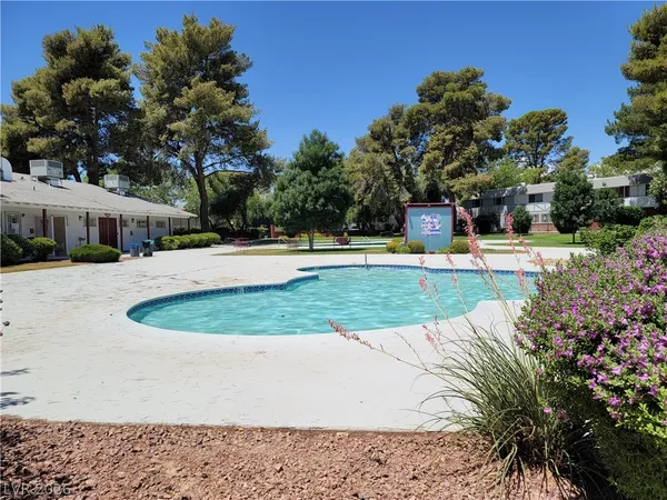 $1,250 | 629 East Pecos Way, Las Vegas, NV 89121