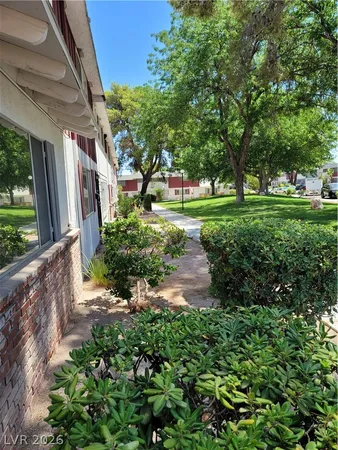 $1,250 | 629 East Pecos Way, Las Vegas, NV 89121