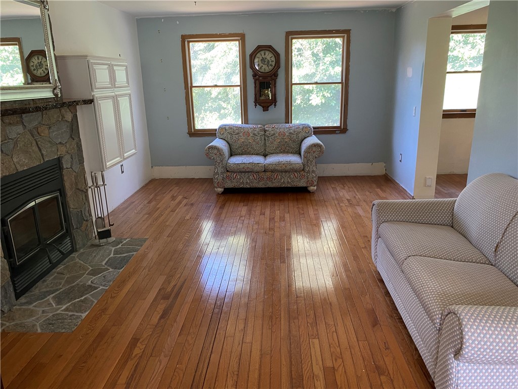 12 Sycamore Drive Westerly, RI 02891 - Photo 5 of 37