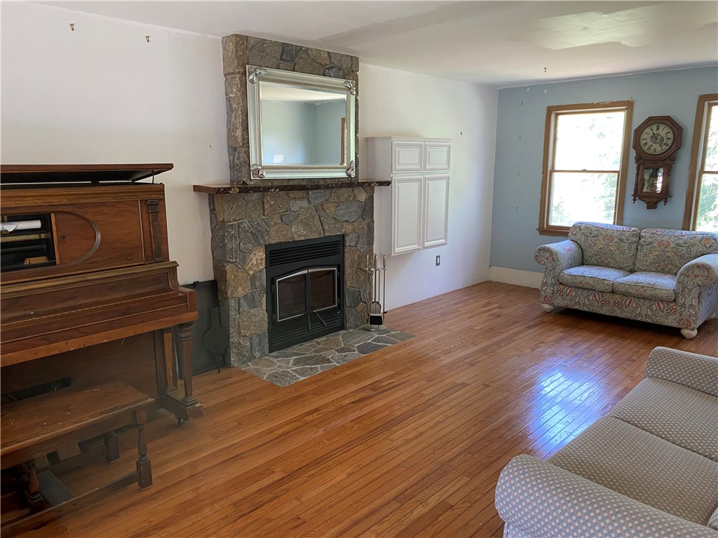 12 Sycamore Drive Westerly, RI 02891 - Photo 6 of 37