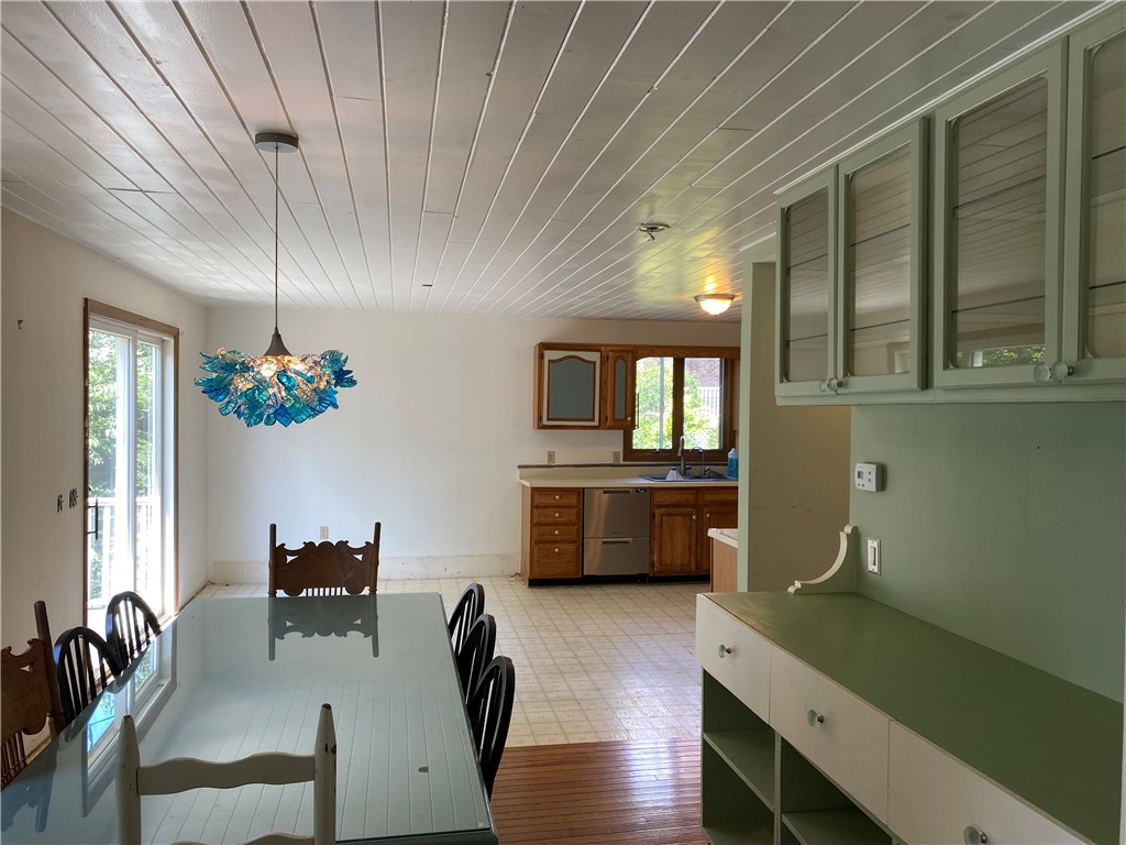 12 Sycamore Drive Westerly, RI 02891 - Photo 8 of 37