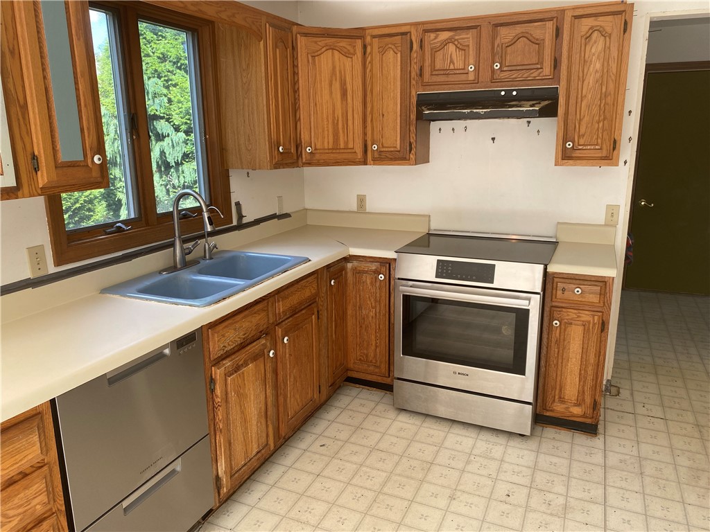 12 Sycamore Drive Westerly, RI 02891 - Photo 9 of 37