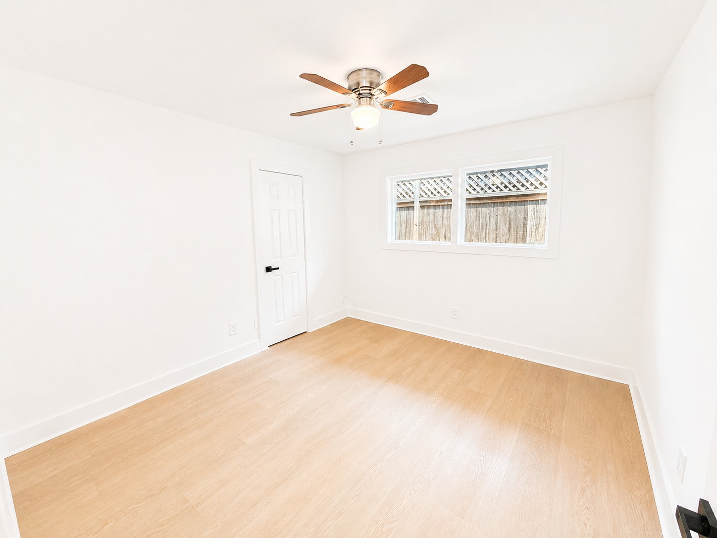 5642 Warm Springs Road Houston, TX 77035 - Photo 11 of 19 Bedroom 3