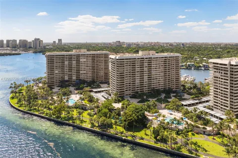 $2,900,000 | 2 Grove Isle Drive, Unit B1109, Coconut Grove, FL 33133
