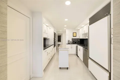 $2,900,000 | 2 Grove Isle Drive, Unit B1109, Coconut Grove, FL 33133