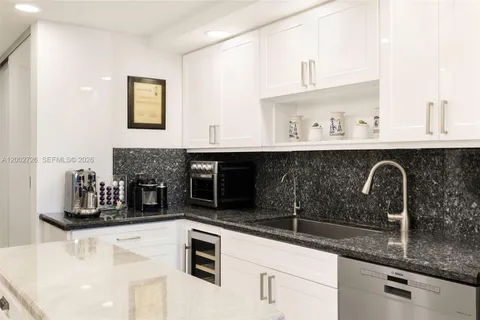 $2,900,000 | 2 Grove Isle Drive, Unit B1109, Coconut Grove, FL 33133