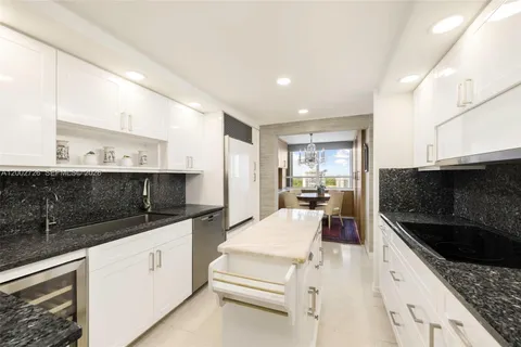 $2,900,000 | 2 Grove Isle Drive, Unit B1109, Coconut Grove, FL 33133
