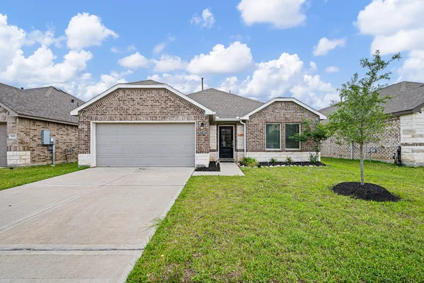 $2,550 | 5315 Latigo Court, Alvin, TX 77511