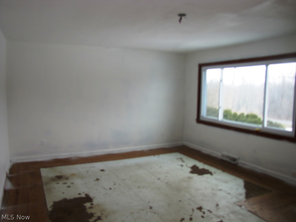 3172 Clinton Road Clinton, OH 44216 - Photo 12 of 19 living room