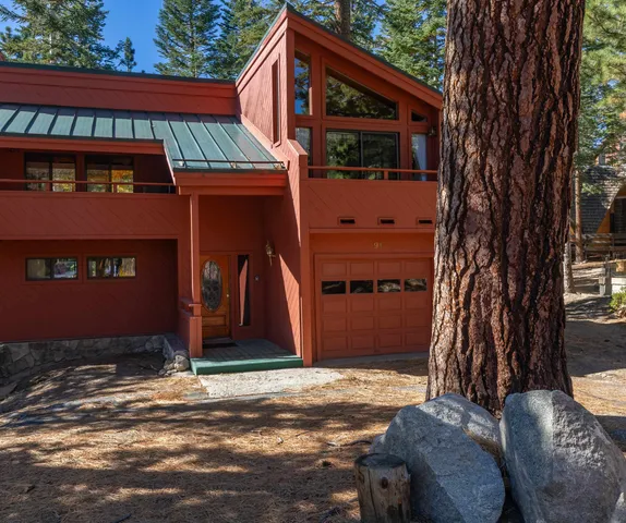 a view of building with a yard