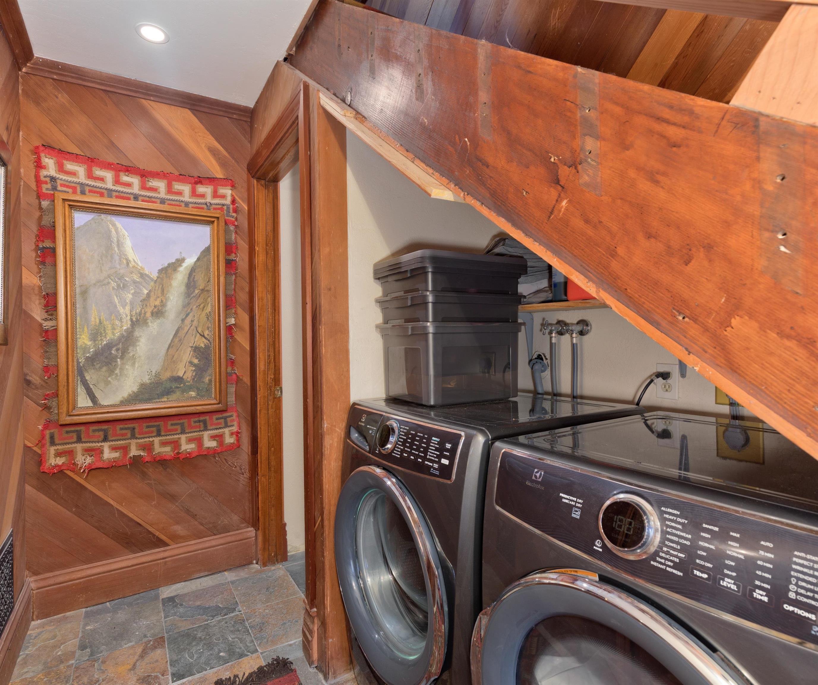 91 St Moritz Road Mammoth Lakes, CA 93546 - Photo 10 of 34 a view of that has exposed radiator