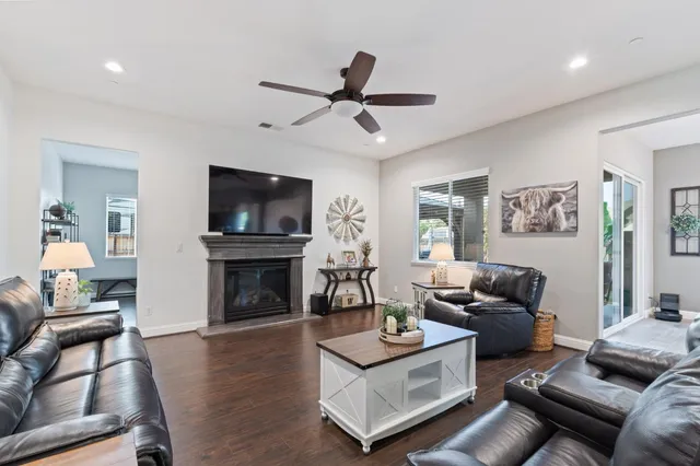 $779,000 | 3127 Joshua Avenue, Clovis, CA 93611