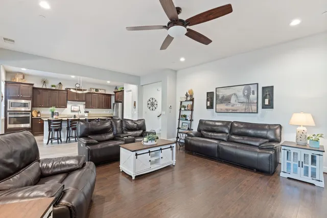 $779,000 | 3127 Joshua Avenue, Clovis, CA 93611