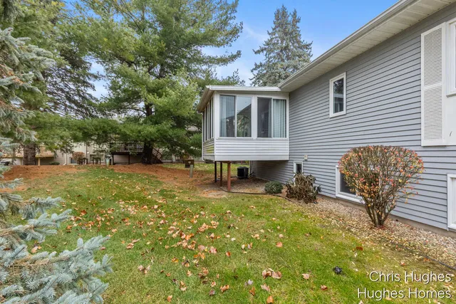 $299,000 | 2845 Valley Spring Drive, Caledonia, MI 49316