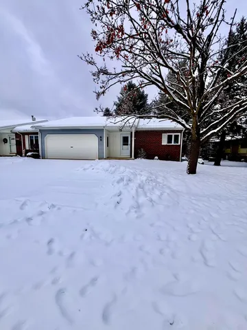 $299,000 | 2845 Valley Spring Drive, Caledonia, MI 49316