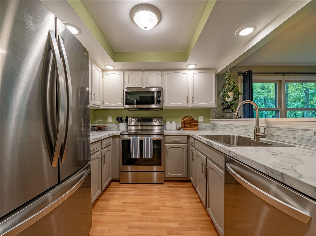 47 Westover Drive Webster, NY 14580 - Photo 5 of 29