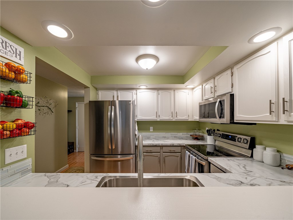 47 Westover Drive Webster, NY 14580 - Photo 6 of 29