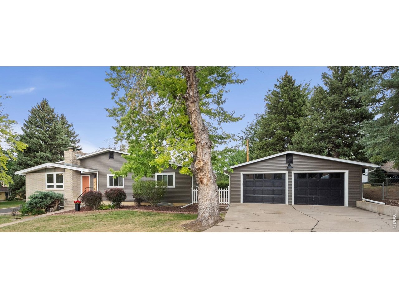 Welcome to 1118 Ridgelawn Drive!
