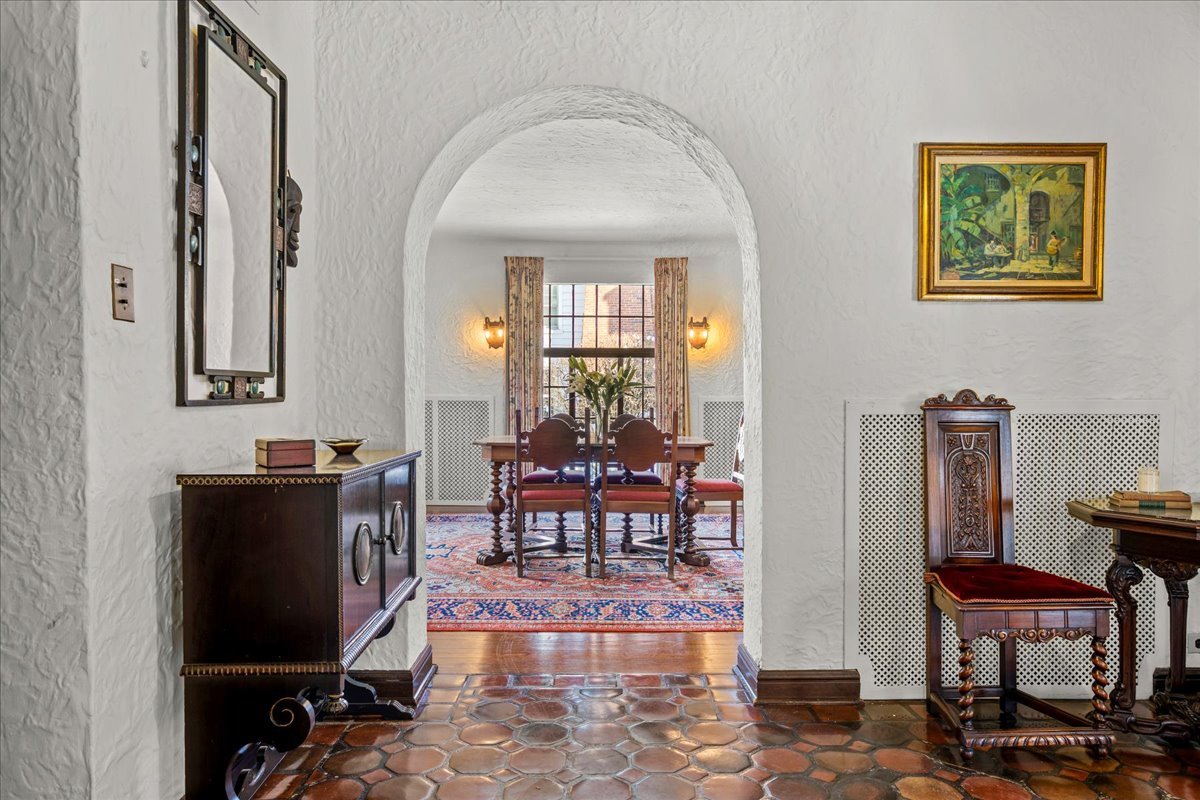 260 Oxford Road Kenilworth, IL 60043 - Photo 16 of 61 a view of a livingroom with furniture and a window