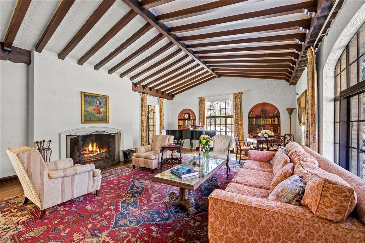 260 Oxford Road Kenilworth, IL 60043 - Photo 19 of 61 a living room with furniture and fireplace