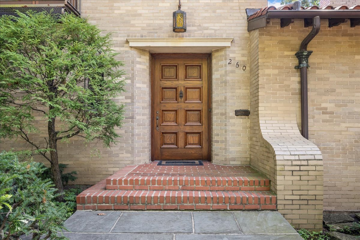 260 Oxford Road Kenilworth, IL 60043 - Photo 2 of 61 a front view of a house with a porch