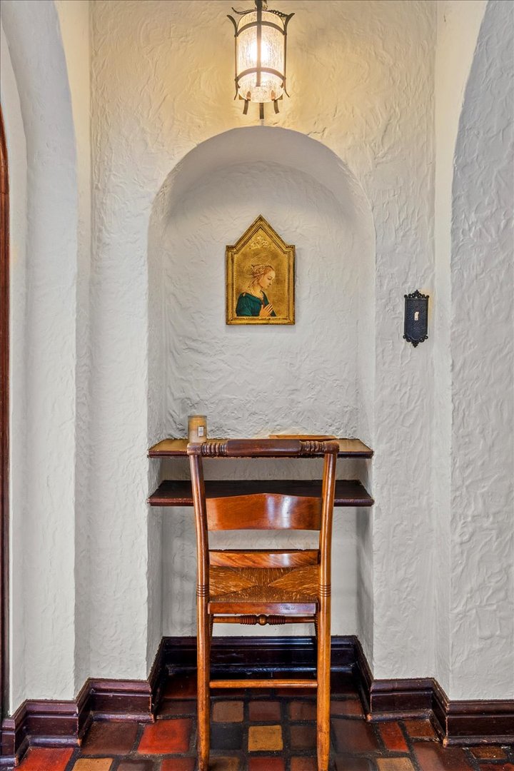 260 Oxford Road Kenilworth, IL 60043 - Photo 30 of 61 a view of a two chairs in a room