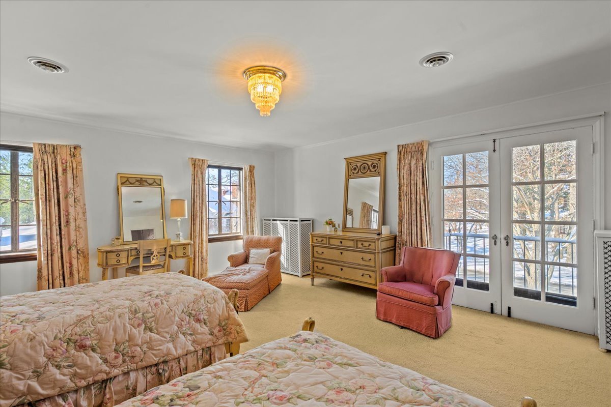260 Oxford Road Kenilworth, IL 60043 - Photo 40 of 61 a spacious bedroom with a bed couch and a large window