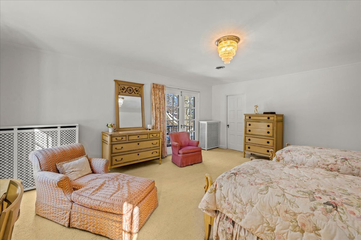 260 Oxford Road Kenilworth, IL 60043 - Photo 44 of 61 a bedroom with a bed and a chandelier