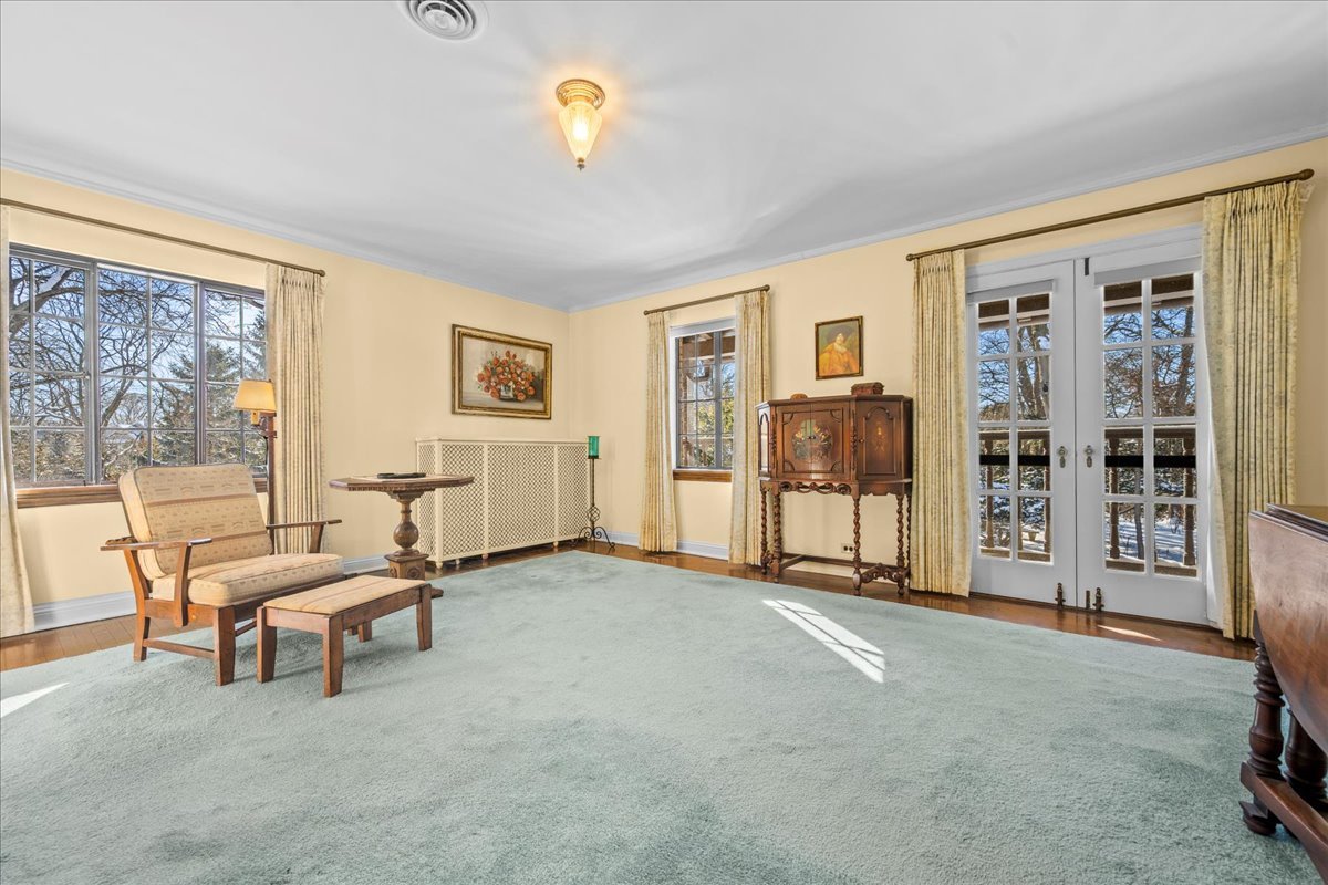 260 Oxford Road Kenilworth, IL 60043 - Photo 46 of 61 a living room with furniture and a flat screen tv