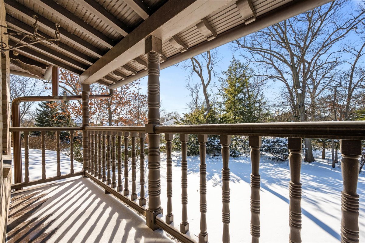 260 Oxford Road Kenilworth, IL 60043 - Photo 47 of 61 a view of balcony with wooden floor