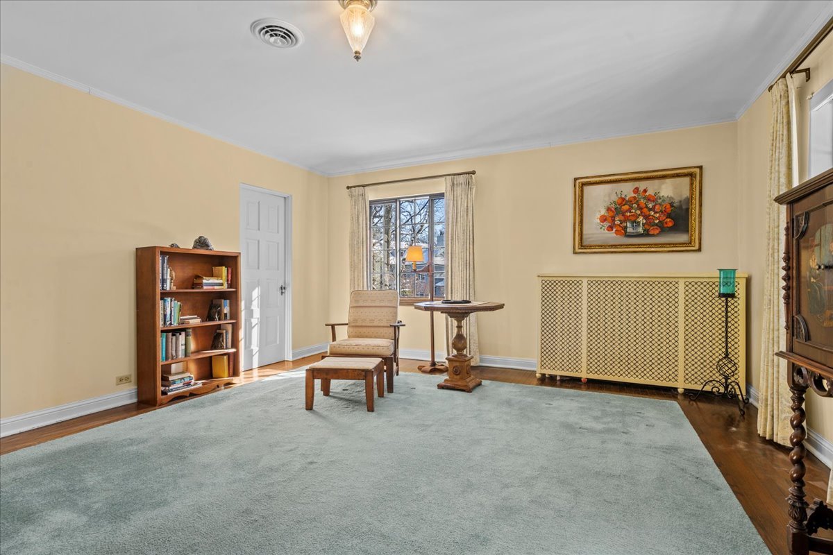 260 Oxford Road Kenilworth, IL 60043 - Photo 48 of 61 a view of a livingroom with furniture and a window