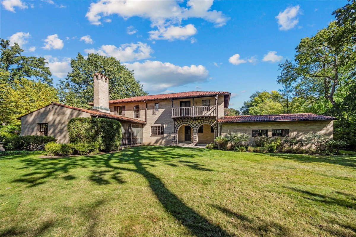 260 Oxford Road Kenilworth, IL 60043 - Photo 52 of 61 a view of house with yard and green space
