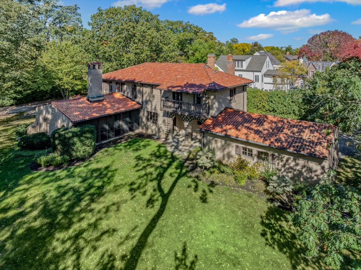 260 Oxford Road Kenilworth, IL 60043 - Photo 8 of 61 a view of a house with a garden and trees