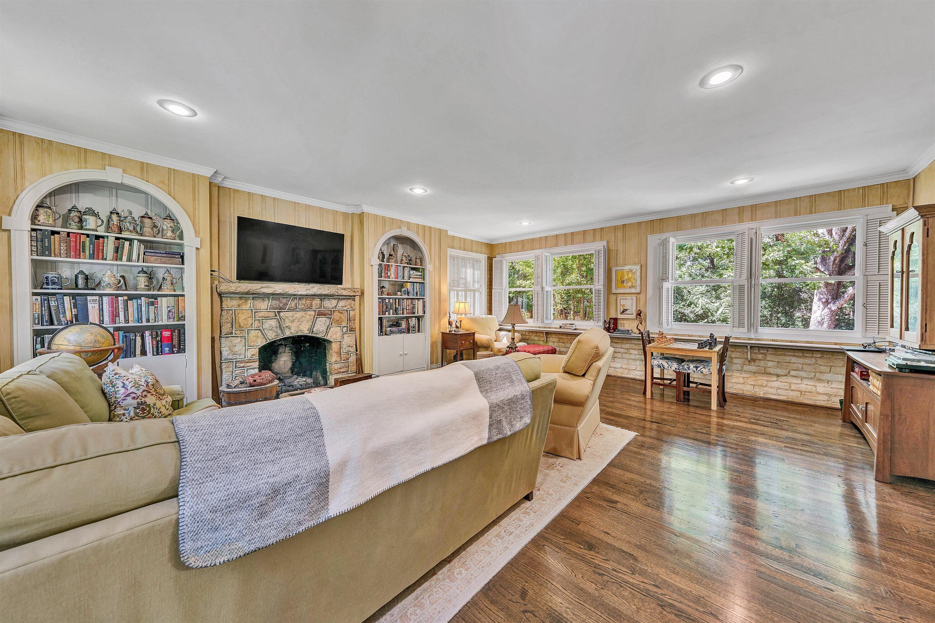 2130 Deyerle Road Southwest Roanoke, VA 24018 - Photo 12 of 47 12-DSC00301