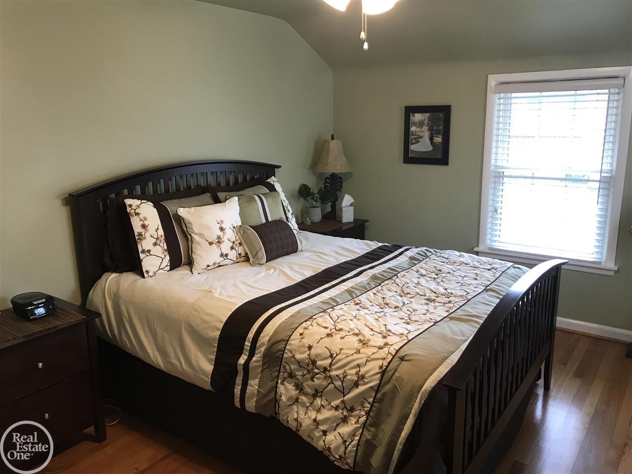 120 Maplefield Road Pleasant Ridge, MI 48069 - Photo 18 of 35 50009912-17.JPG