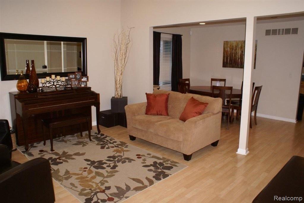 25583 Farmbrook Road Southfield, MI 48034 - Photo 8 of 19 Living-Dining.jpg