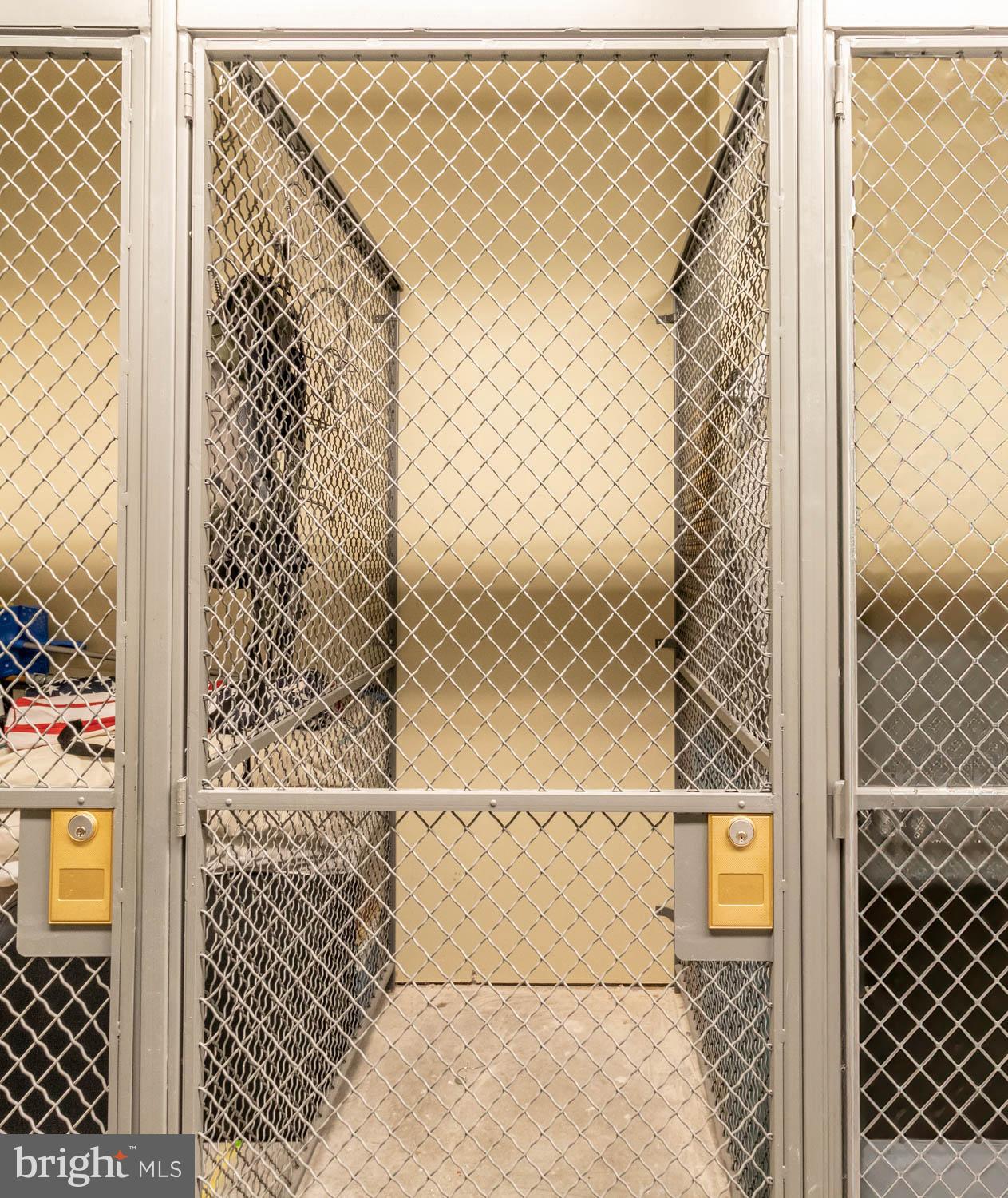 317-319 Vine Street, Unit 308 Philadelphia, PA 19106 - Photo 16 of 17 a bathroom with a shower