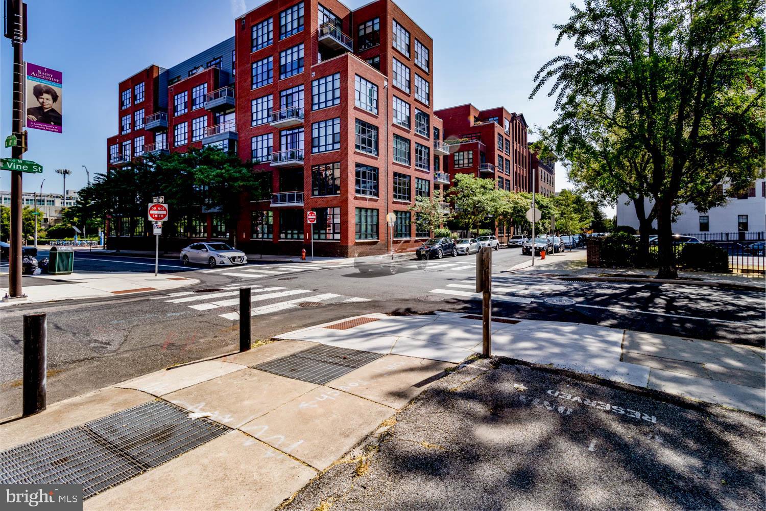 317-319 Vine Street, Unit 308 Philadelphia, PA 19106 - Photo 3 of 17 a street sign on a sidewalk next to a road