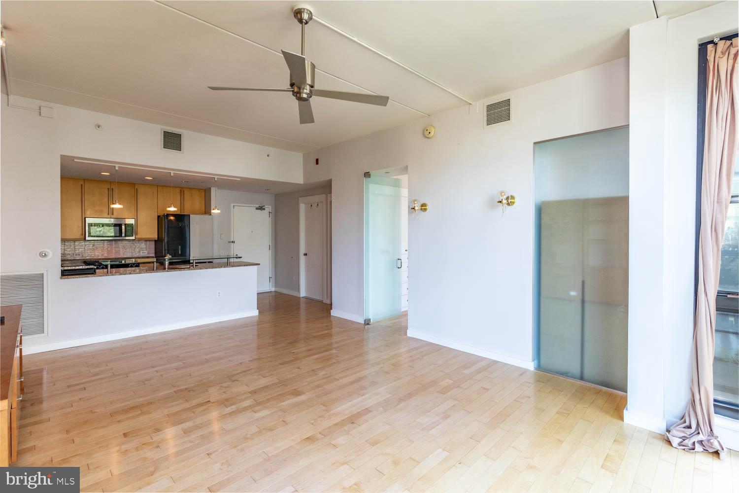 317-319 Vine Street, Unit 308 Philadelphia, PA 19106 - Photo 7 of 17 a view of a livingroom with a kitchen